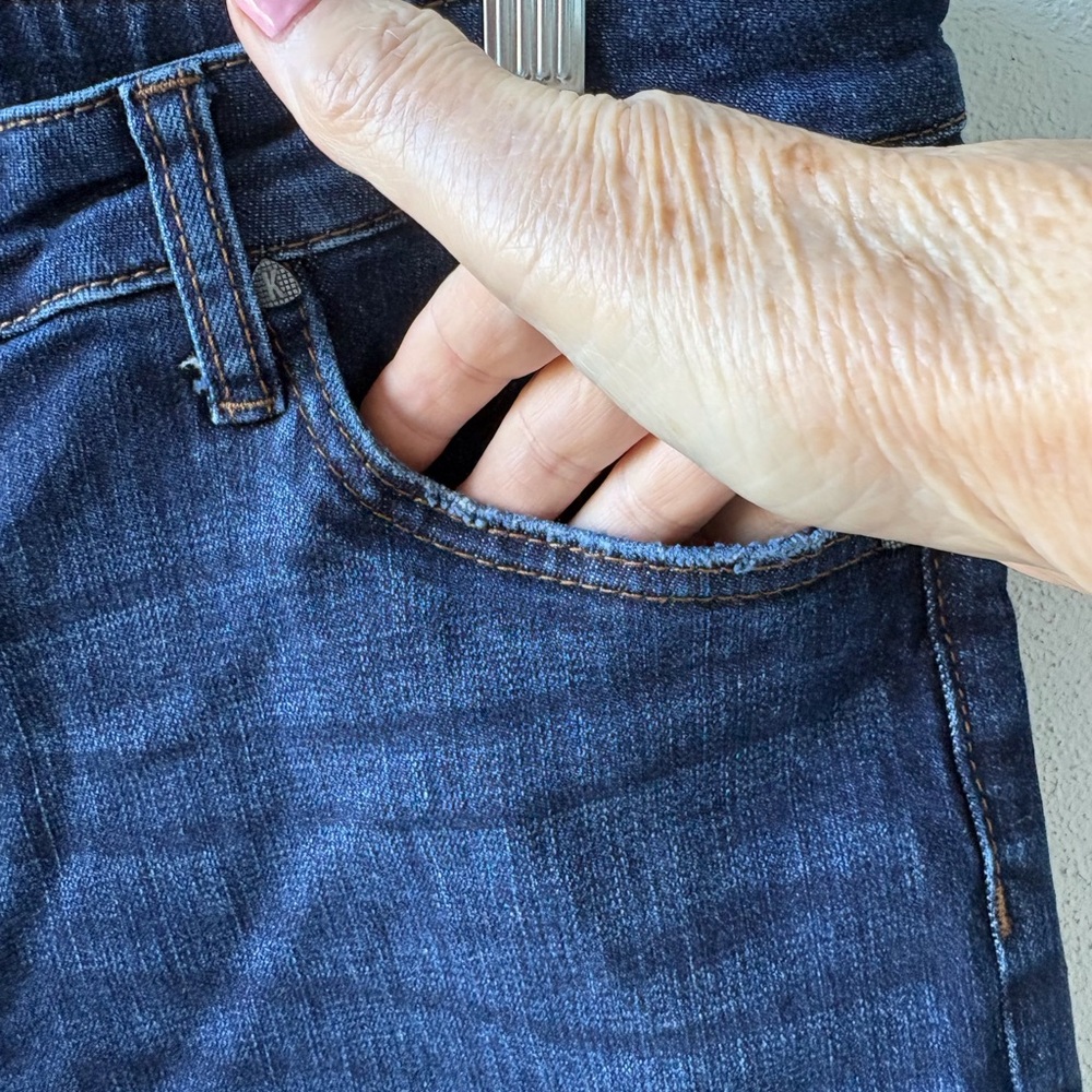 Kut from the Kloth Size 16 Chloe Boyfriend Short Denim Dark Wash Distressed - Picture 9 of 16